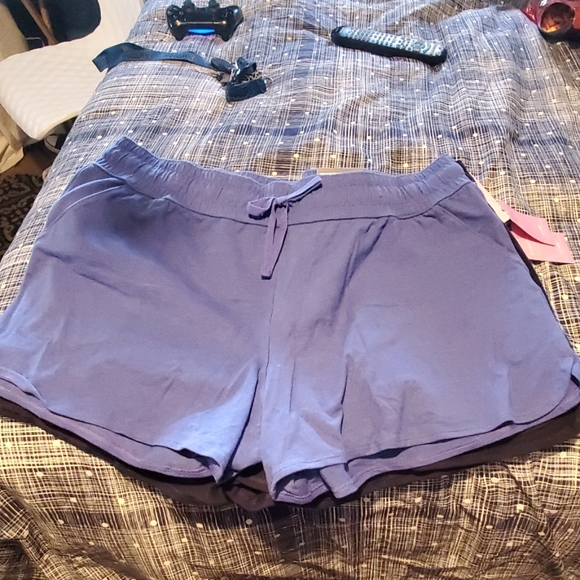 Shorts - Picture 3 of 7